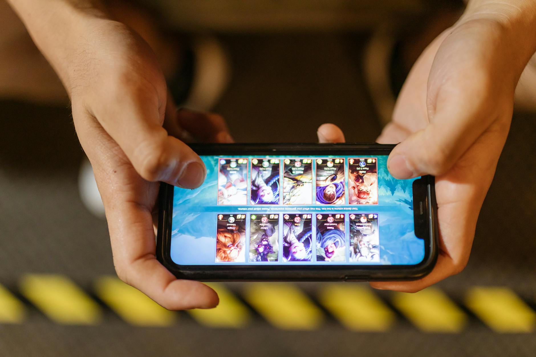 Trước khi chơi, nên xem kỹ giao diện và tính năng để chọn game phù hợp.